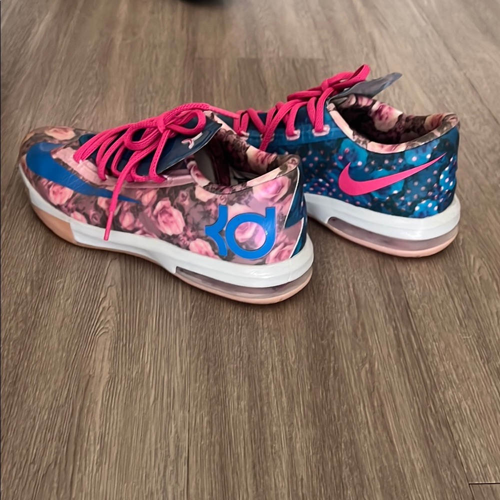 Nike KD Aunt Pearl Sneakers
